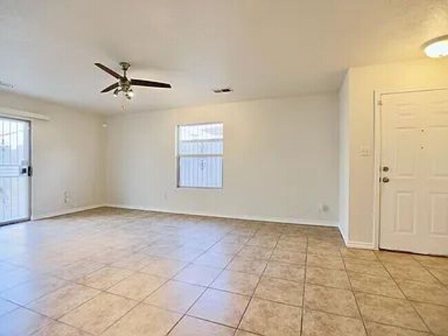 Foto del edificio - Charming 3-Bedroom Home in a Peaceful, Con...