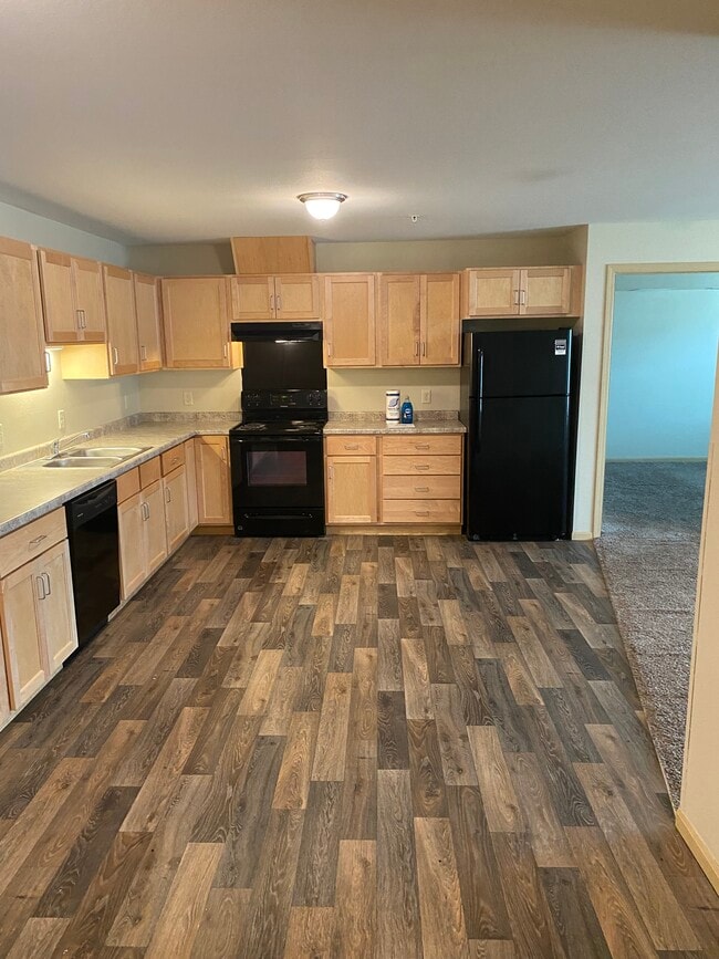 Building Photo - Tamarack Place
