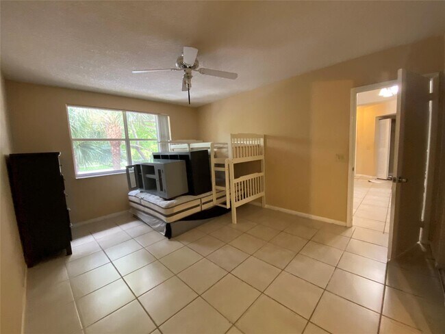 Foto del edificio - 8701 Wiles Rd