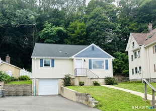 Building Photo - 136 Hillside Ave