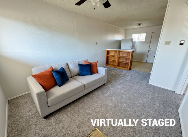 Building Photo - 807 W Hallmark Ave