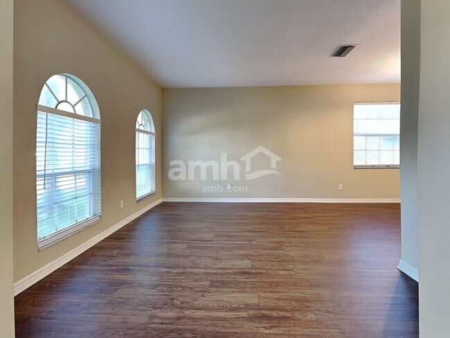 Building Photo - 10308 Goldenbrook Way