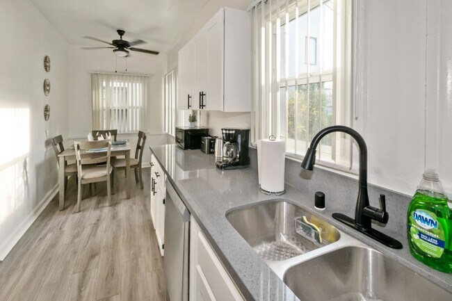 Foto del edificio - 1296 S Citrus Ave