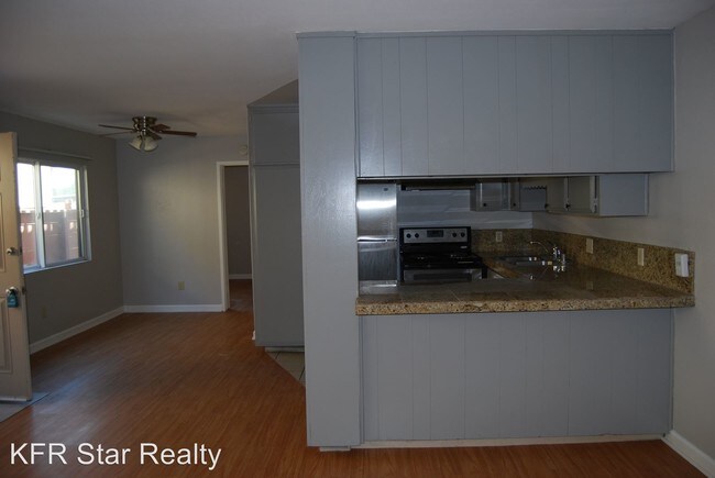 Building Photo - 4921 Del Mar Ave