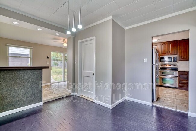 Building Photo - 8816 Fearne Ave