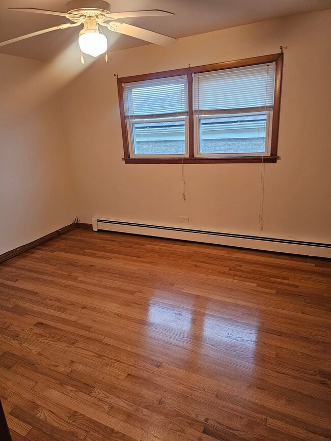 Building Photo - 600 W 87th St