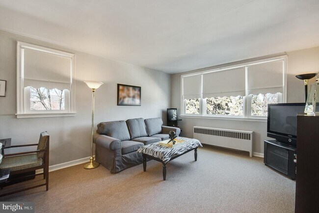 Foto del edificio - 8250 Mansfield Ave