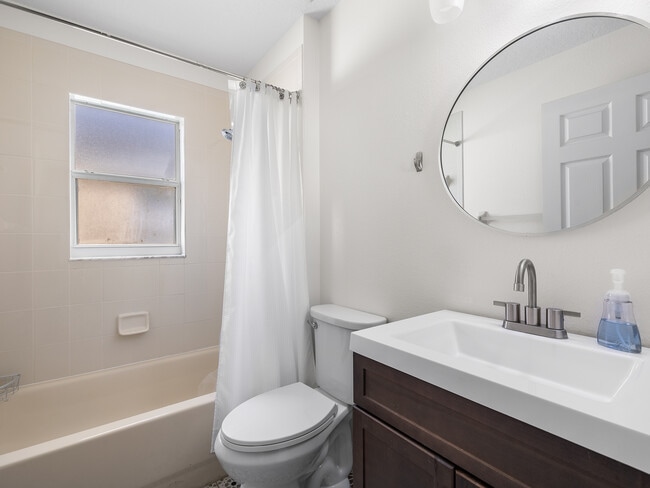 Building Photo - 9996 Portofino Dr
