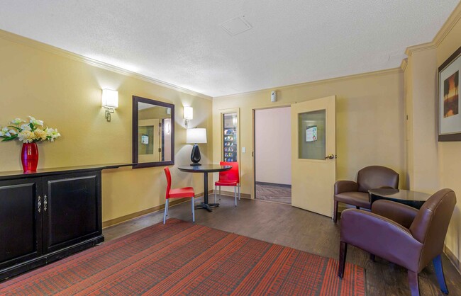 Lobby and Guest Check-in - Furnished Studio - Burlington