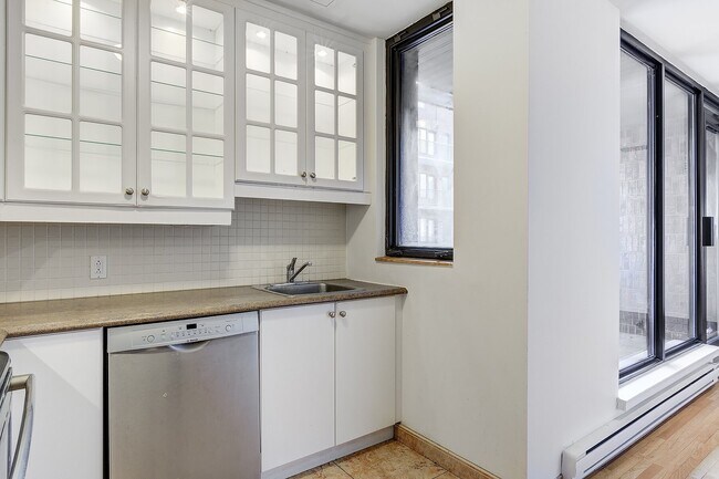 Photo du bâtiment - 1500 Pine Ave W