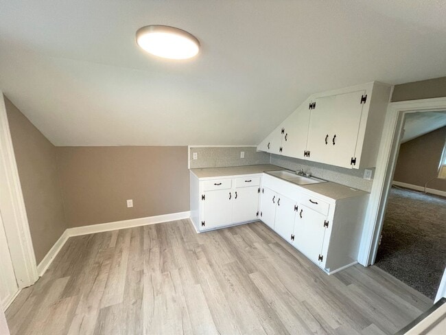 Building Photo - 1965 Kingsley Dr