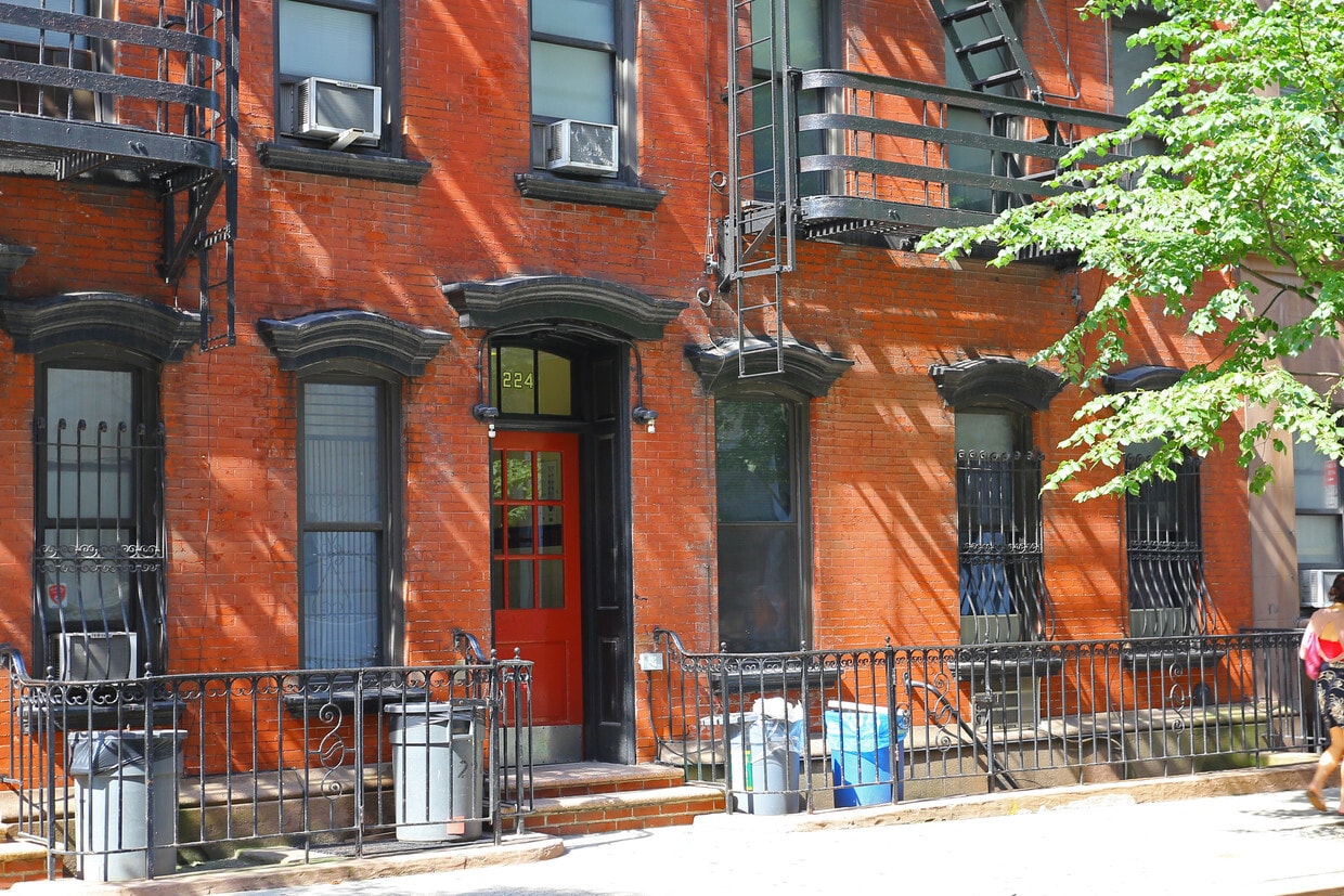 Building Photo - 224 W 17th St