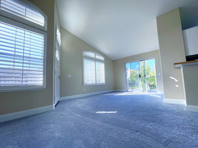Living Room View #1 - 40 Leonado