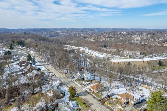 Building Photo - COZY 2 BEDROOM GEM IN THE MONROEVILLE NEIG...