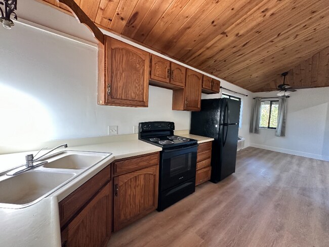 Foto del edificio - 1078 E White Mountain Blvd