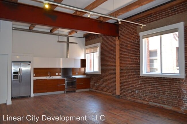 Building Photo - 2121 E 7th Pl