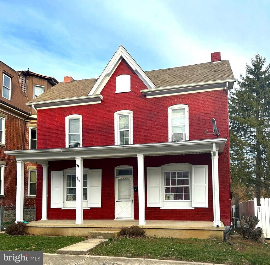 Primary Photo - 605 N Mulberry St