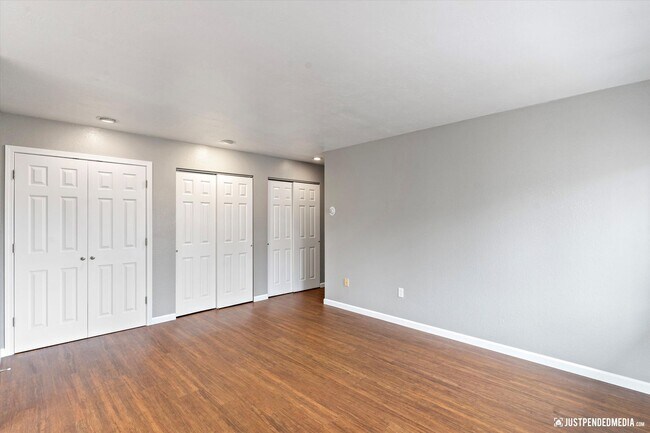 Building Photo - Bayshore-Klatt