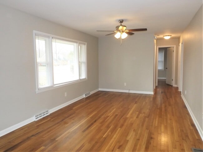 Building Photo - 613 Laramie Dr