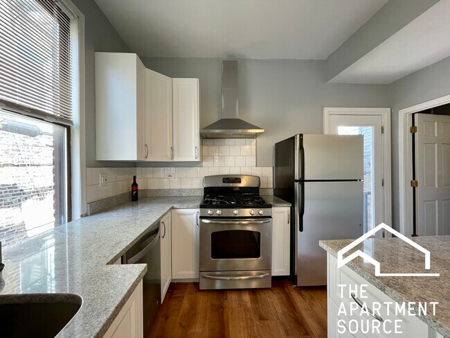 Building Photo - 747 N Throop St