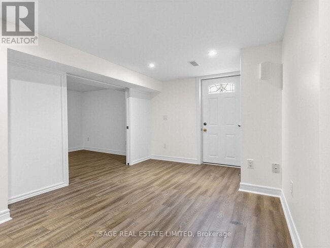 Building Photo - 321 Lauder Ave