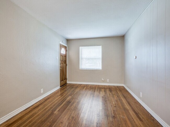 Foto del edificio - 902 Denton St