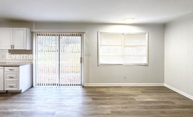 Foto del edificio - 1823 Old Springville Rd