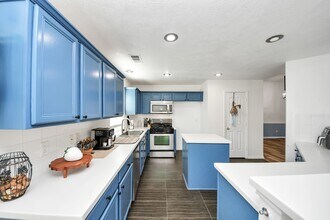 Building Photo - 18318 Farriswood Ct