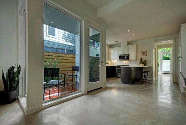 Foto del edificio - 1610 Ravey St