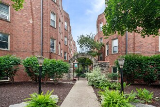 Building Photo - 4128.5 N Kedvale Ave