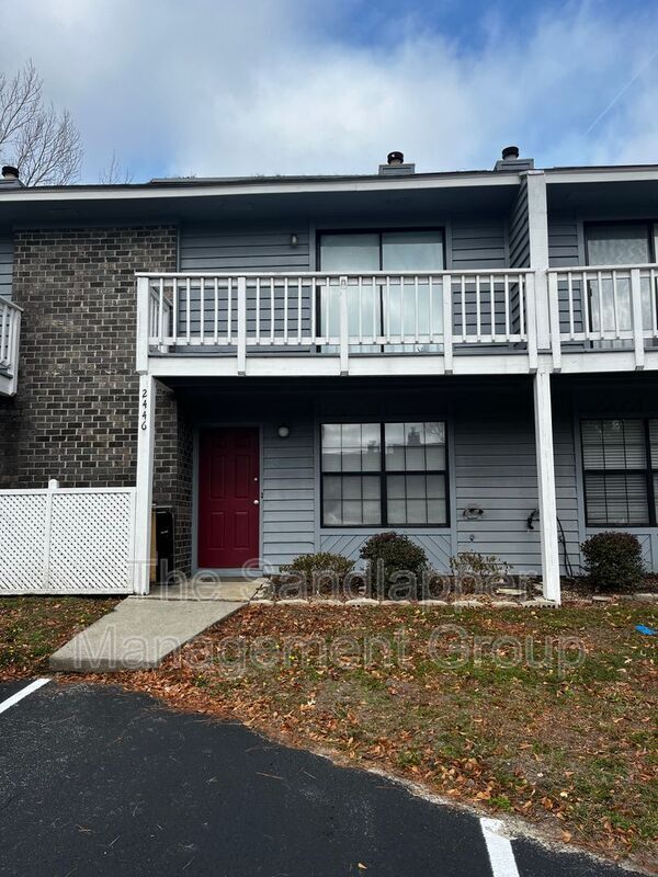 Foto principal - 2446 Woodstock Ave