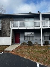Building Photo - 2446 Woodstock Ave