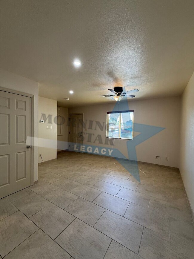 Foto del edificio - 2-Bedroom Townhome Apartment - Available Now!