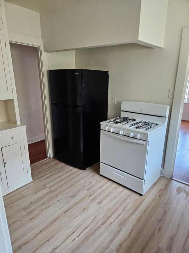 2711 Cimarron St Unit 2711 and onehalf, Los Angeles, CA 90018 Apartments in Los Angeles, CA