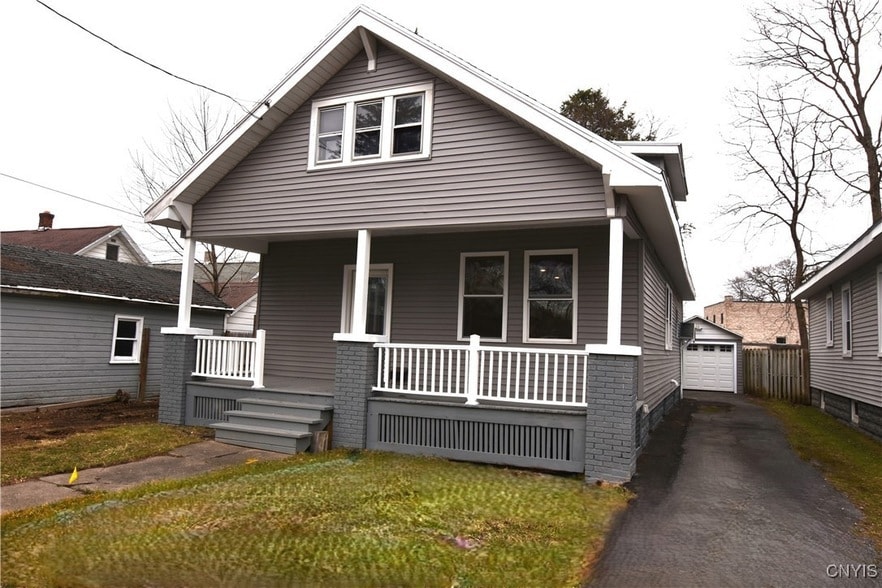 Primary Photo - 112 Woodlawn Ave W