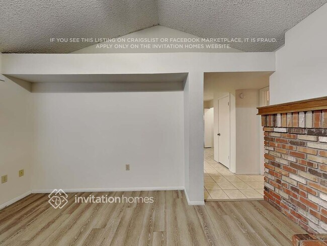 Building Photo - 1545 E Laurel Ave