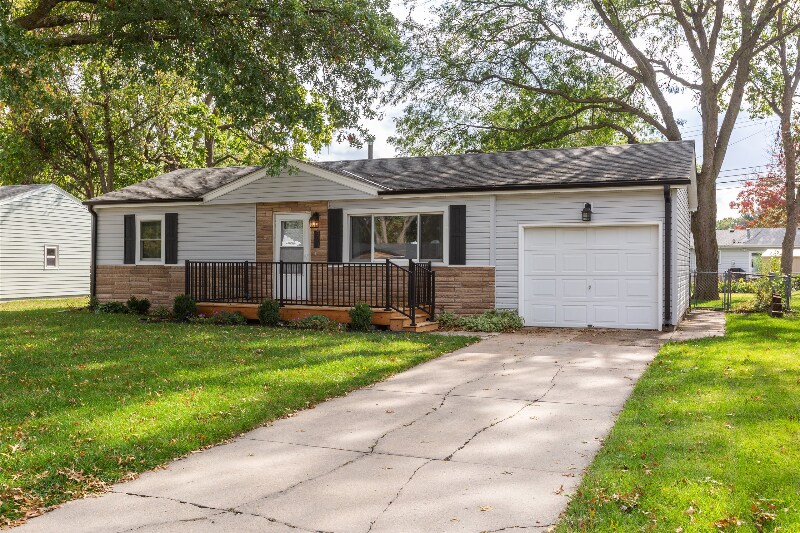 Foto principal - 213 Highland Dr