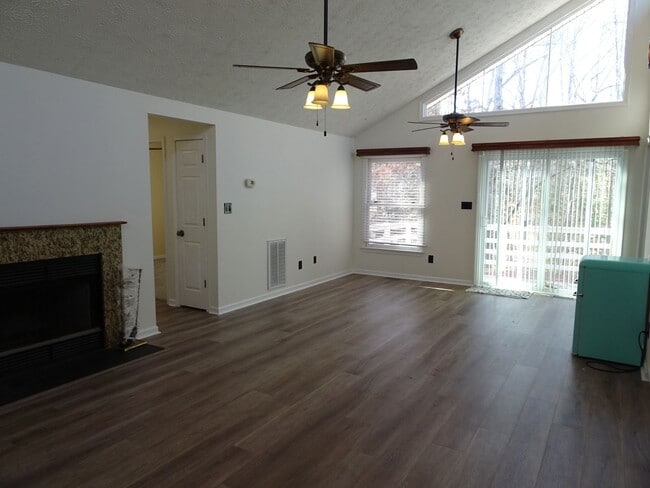 Photo - 4 bedrooms 2.5 bathrooms Single Family Home for Rent