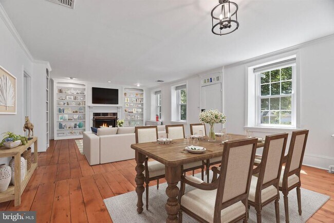 Foto del edificio - 3 Woodbury Rd