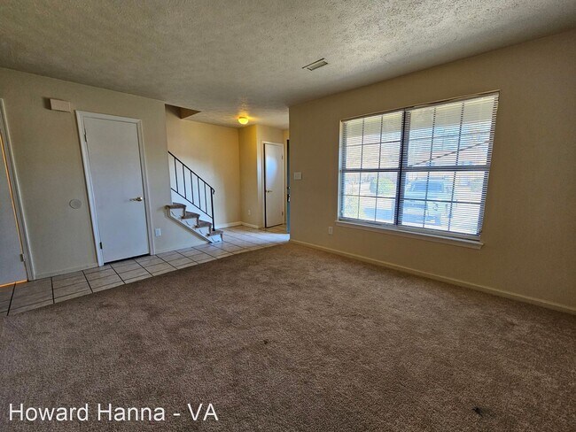 Foto del edificio - 3 br, 1.5 bath House - 368 Deputy Lane #C