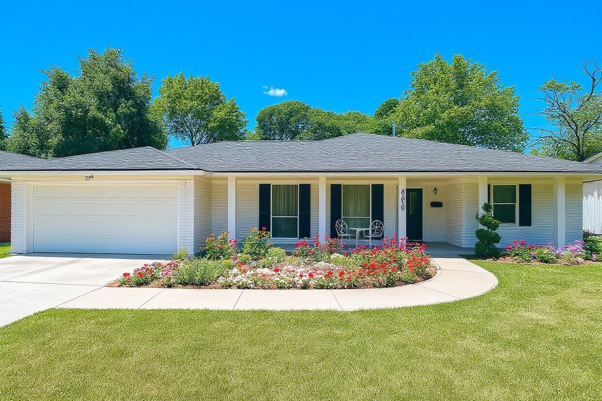 Foto principal - 9806 Larston St