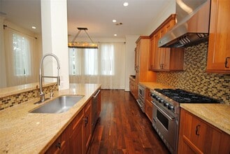 Building Photo - 302 Calle Sevilla Pl