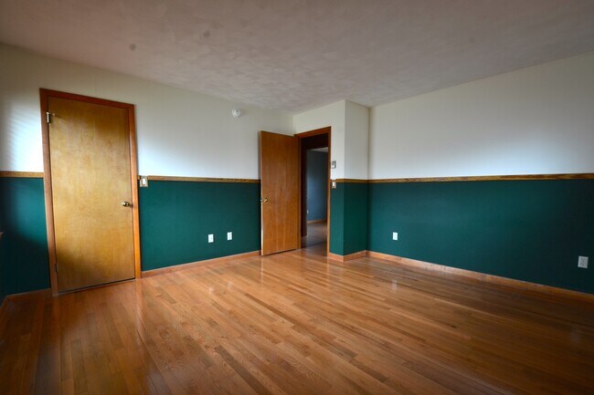 Main Bedroom - 118 Owens Drive