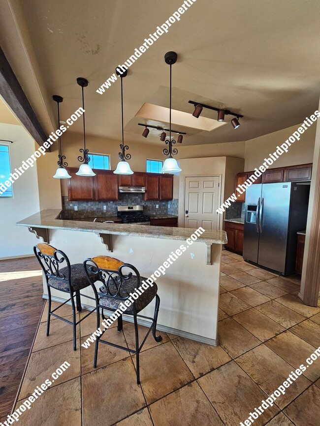 Foto del edificio - 4 bedrooms, 3 baths, single  story  on  We...