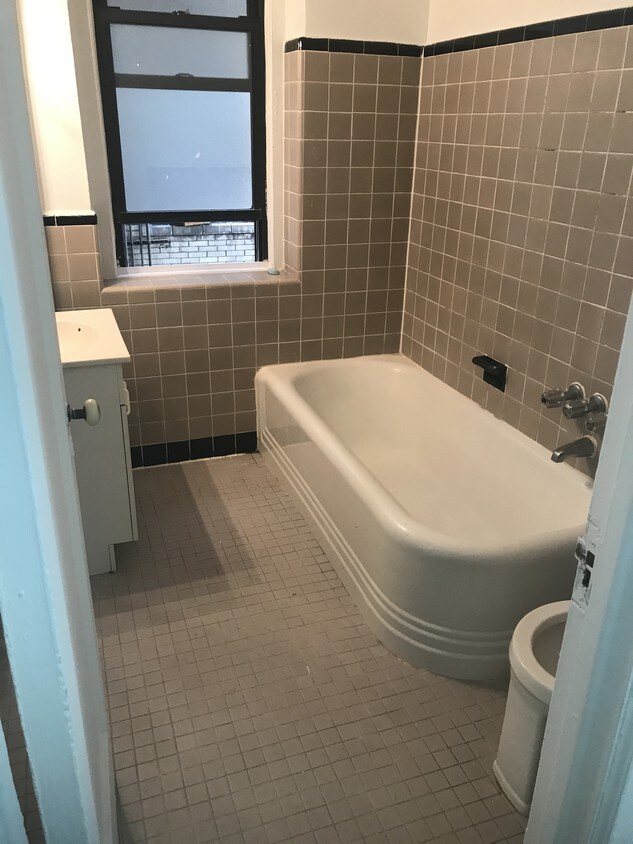 Primary Photo - 204 W 54th St