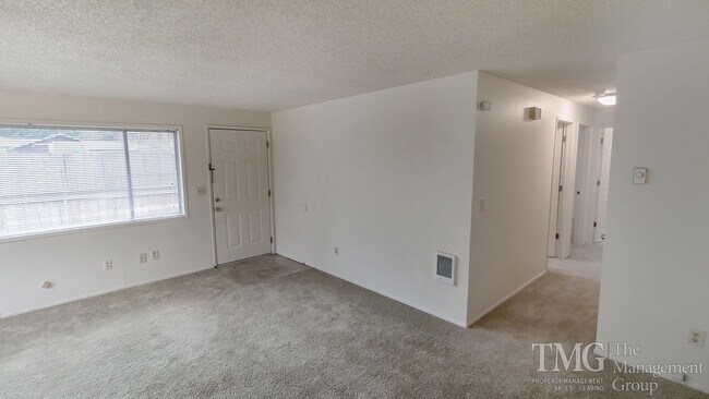 Building Photo - Freela