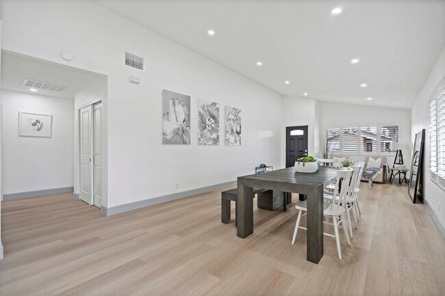 Foto del edificio - 6BD/4BA One Story Single Family House next...