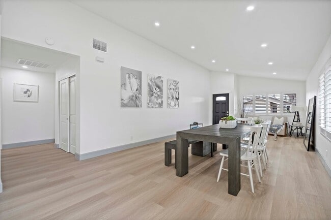 Building Photo - 6BD/4BA One Story Single Family House next to UCI