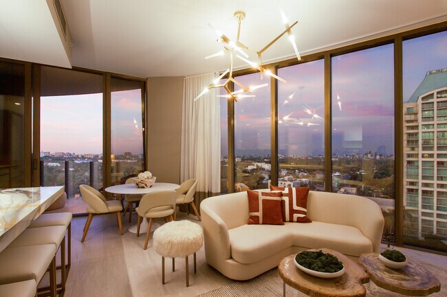 Building Photo - 2831 S Bayshore Dr