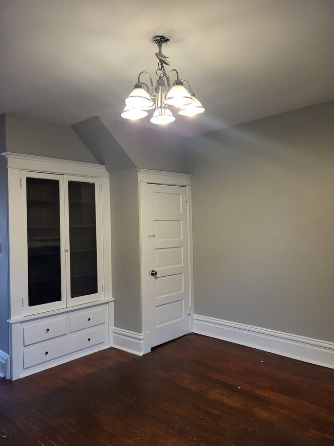 Foto del edificio - Large 4 Bedroom in Bellevue! Available June